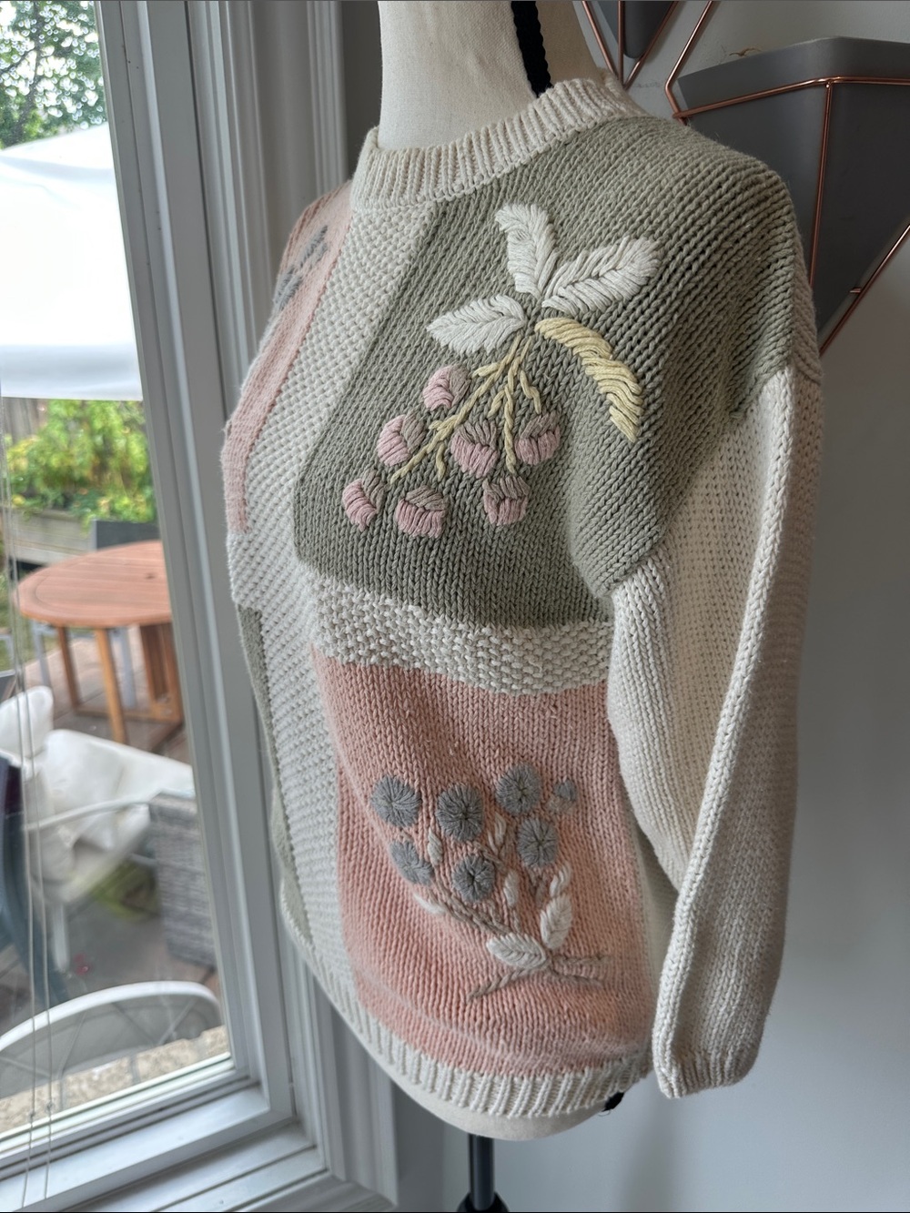 VINTAGE HANDMADE Floral Embroidered Crewneck Sweater Cream Pink Sage Green Small
